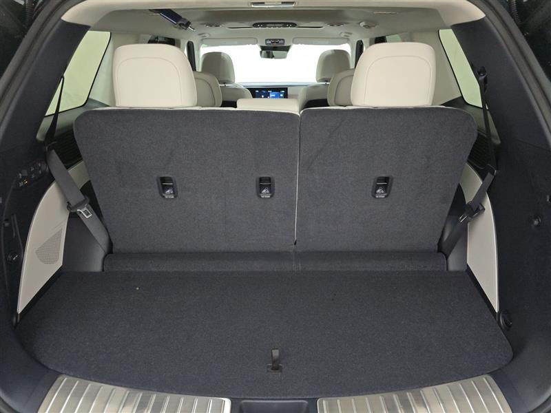 Vehicle photo 14
