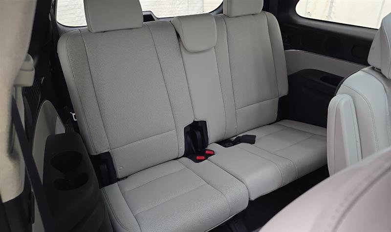 Vehicle photo 10