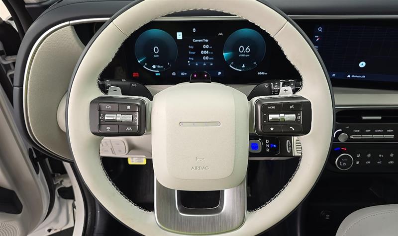 Vehicle photo 12