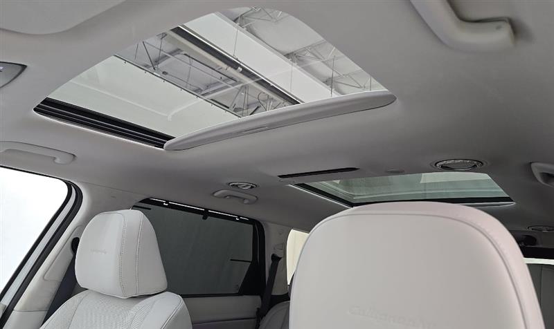 Vehicle photo 14