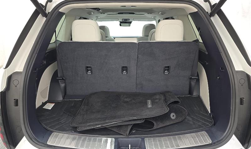 Vehicle photo 15