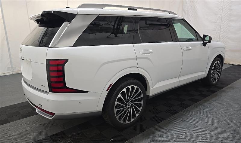 Vehicle photo 4