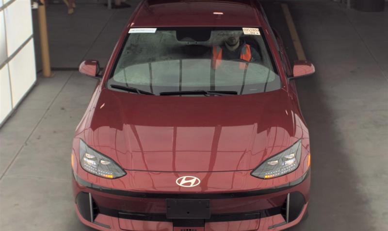 Vehicle photo 2
