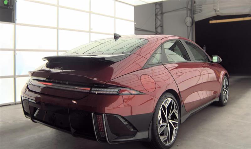 Vehicle photo 4