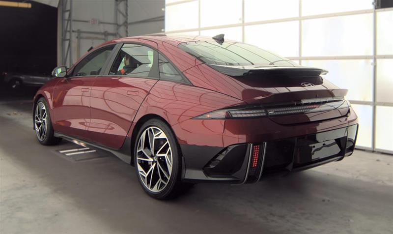 Vehicle photo 6