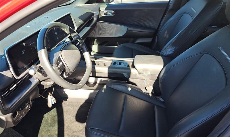 Vehicle photo 7