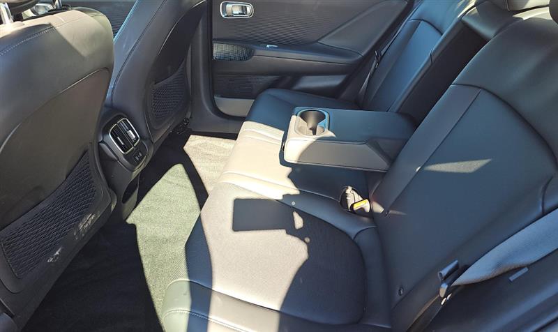 Vehicle photo 9
