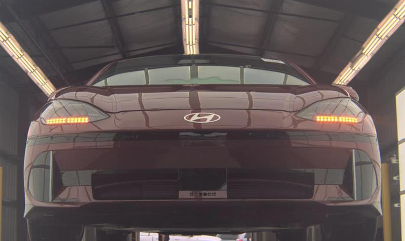 Vehicle photo 2