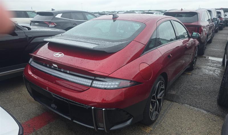 Vehicle photo 4