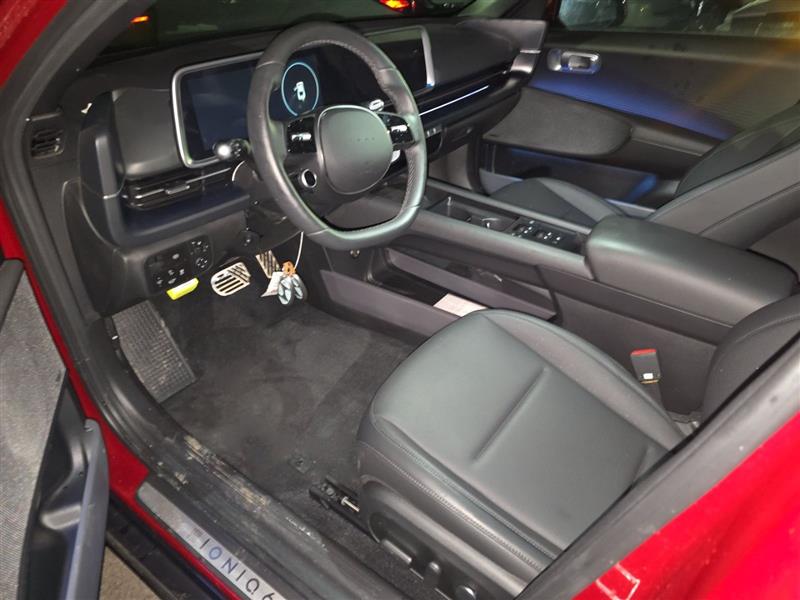 Vehicle photo 8