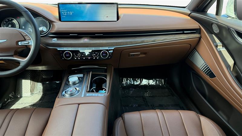 Vehicle photo 15