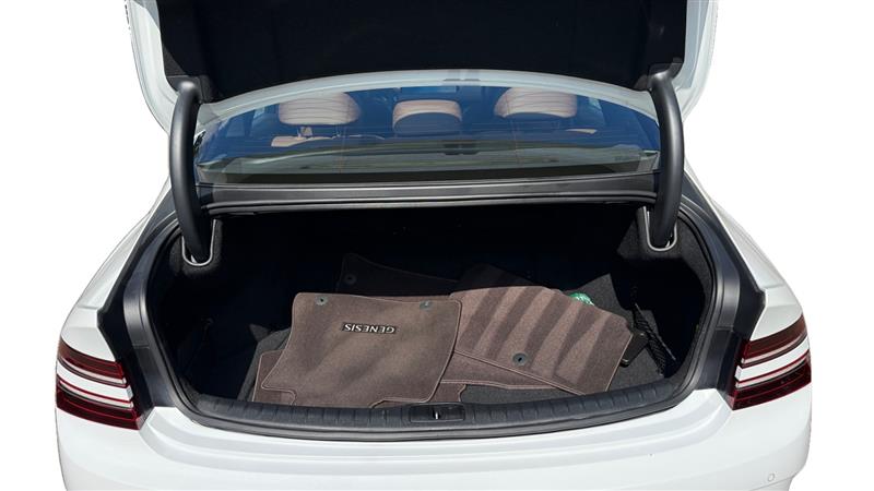 Vehicle photo 19
