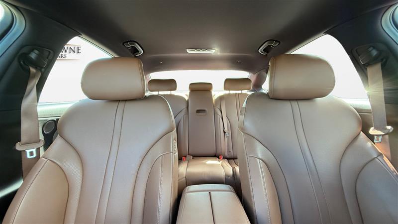 Vehicle photo 22