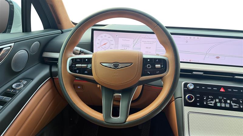 Vehicle photo 13
