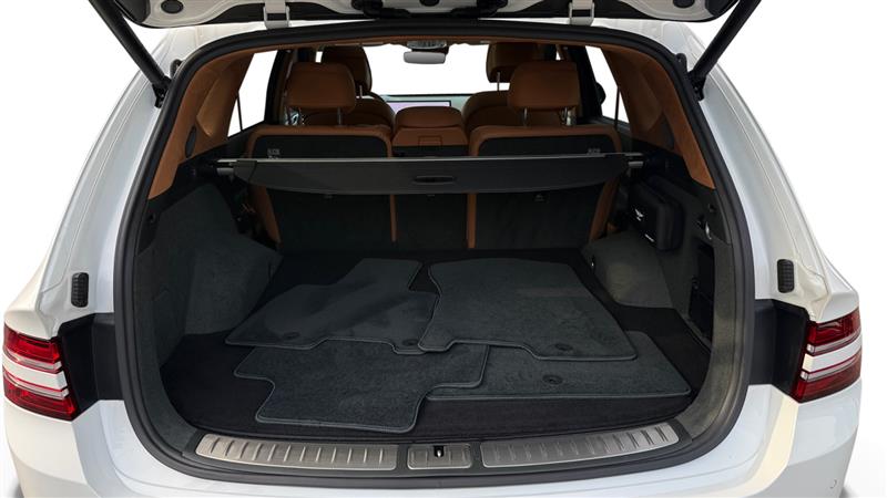 Vehicle photo 19