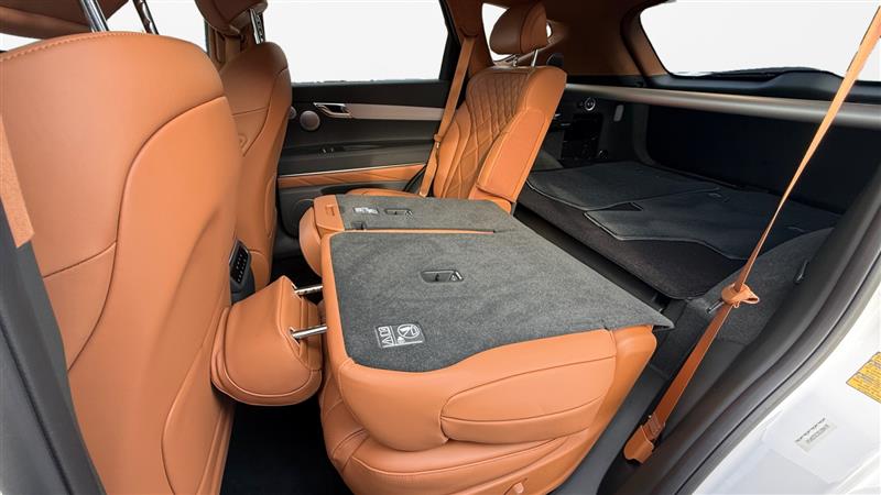 Vehicle photo 23