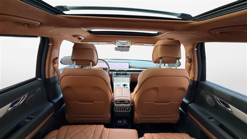 Vehicle photo 24