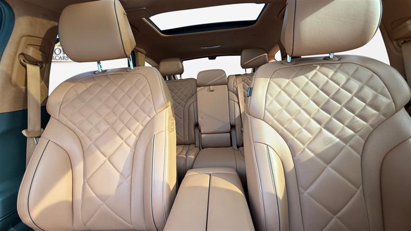 Vehicle photo 25