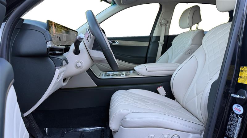 Vehicle photo 10