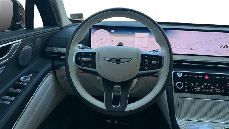 Vehicle photo 13