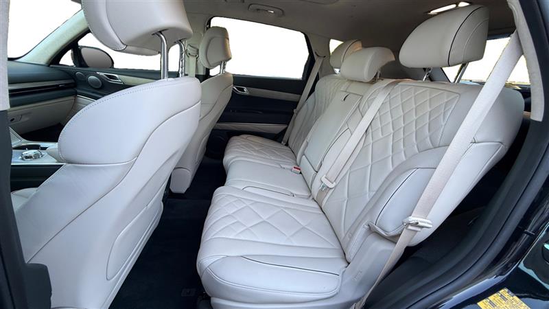 Vehicle photo 16