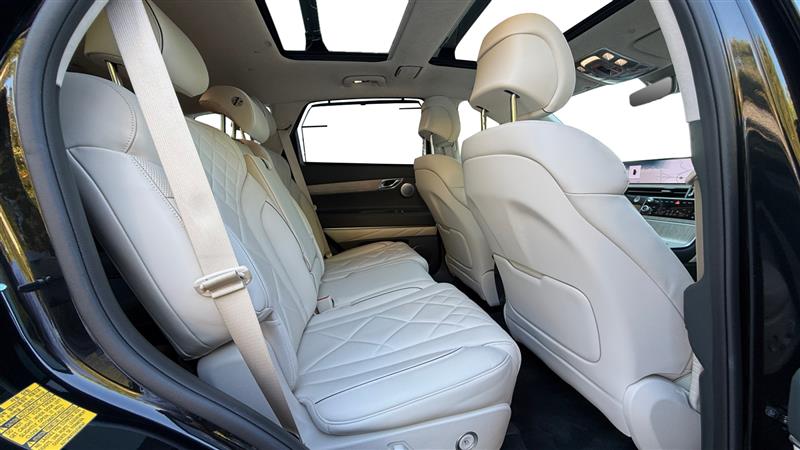 Vehicle photo 18