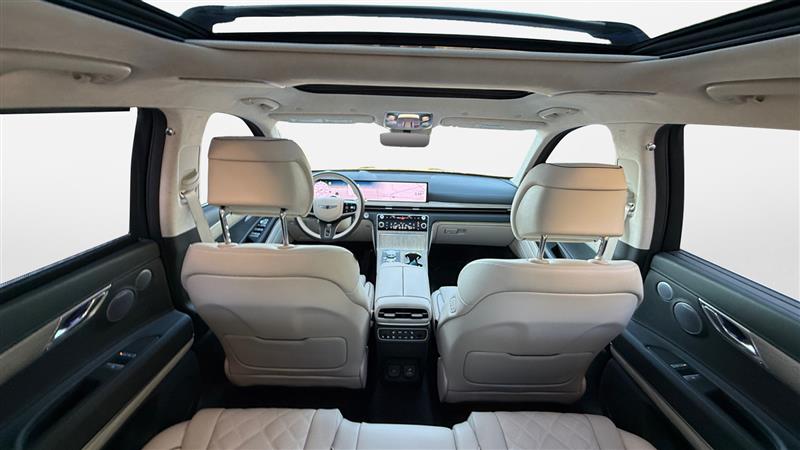 Vehicle photo 23