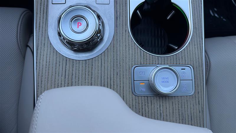 Vehicle photo 43