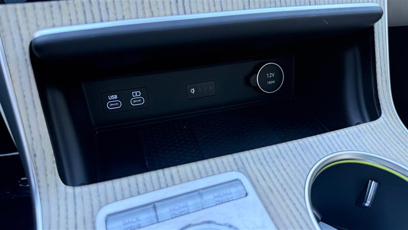 Vehicle photo 44