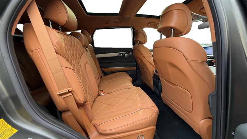 Vehicle photo 18