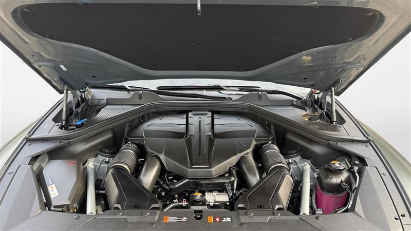 Vehicle photo 20