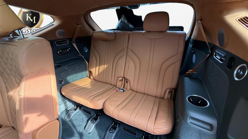 Vehicle photo 24