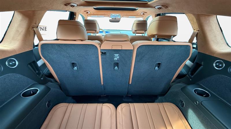 Vehicle photo 25