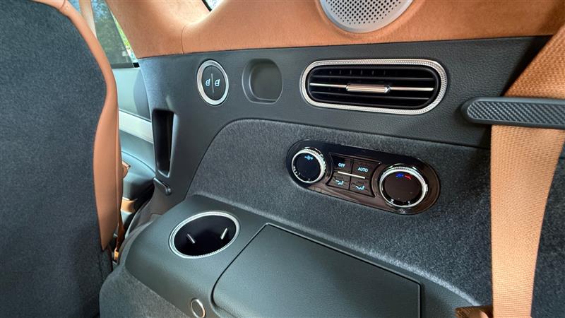 Vehicle photo 27