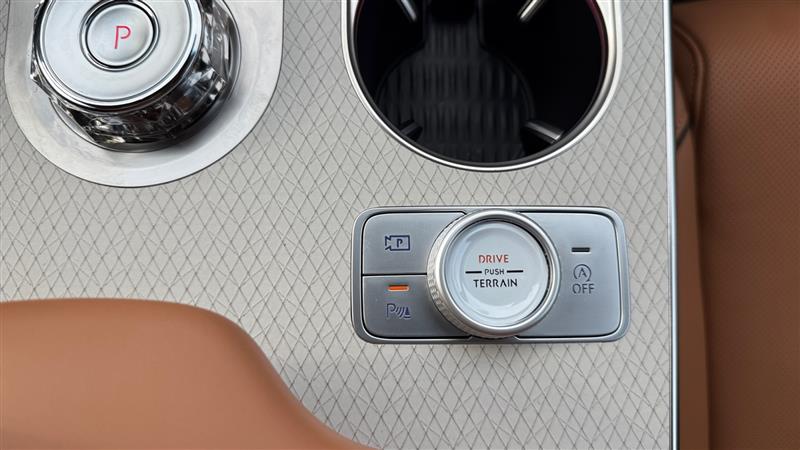 Vehicle photo 43