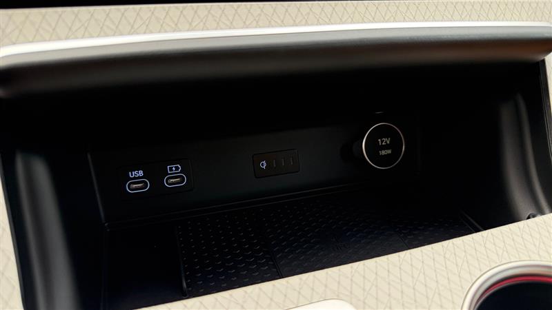 Vehicle photo 45