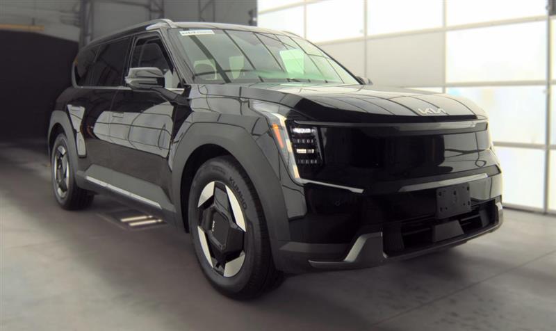 Vehicle photo 3