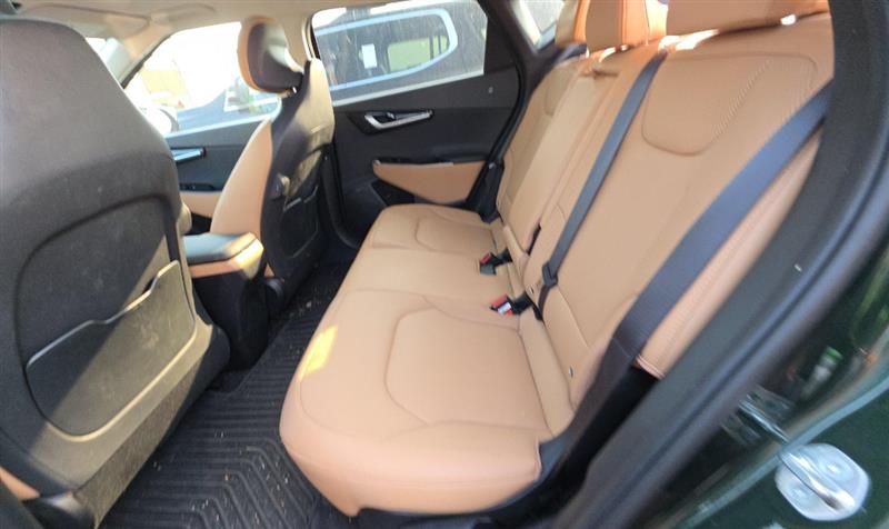 Vehicle photo 10