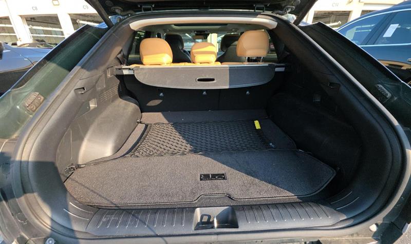 Vehicle photo 12