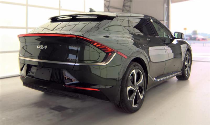 Vehicle photo 5