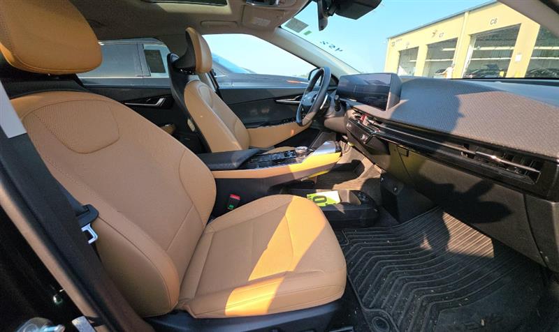 Vehicle photo 9