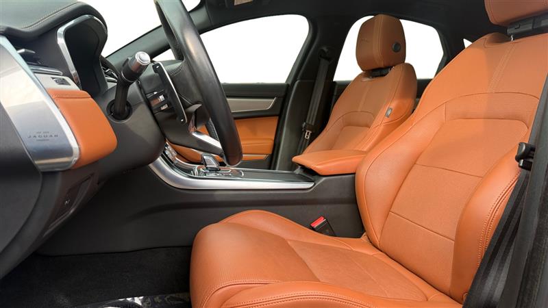 2022 Jaguar XF R-Dynamic SE - Photo 10