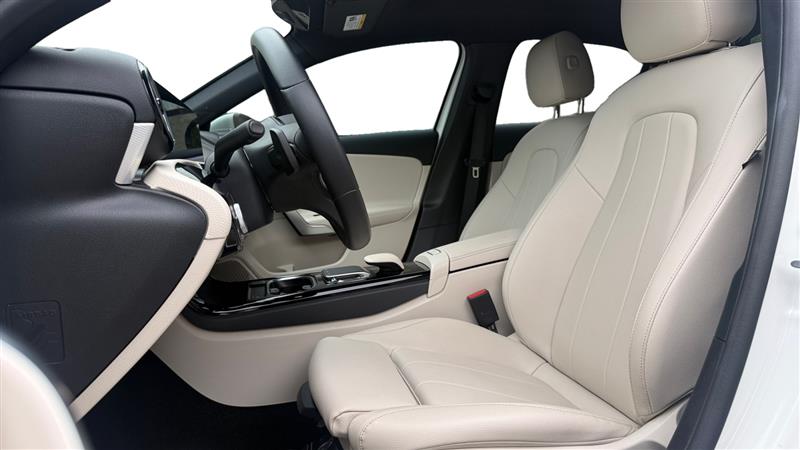 2022 Mercedes-Benz A-Class A220 - Photo 10