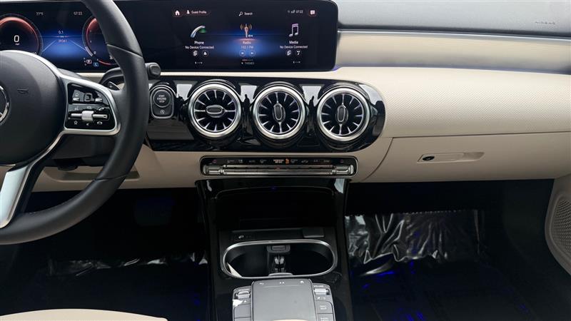 2022 Mercedes-Benz A-Class A220 - Photo 15