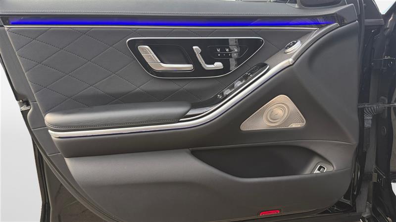 Vehicle photo 11