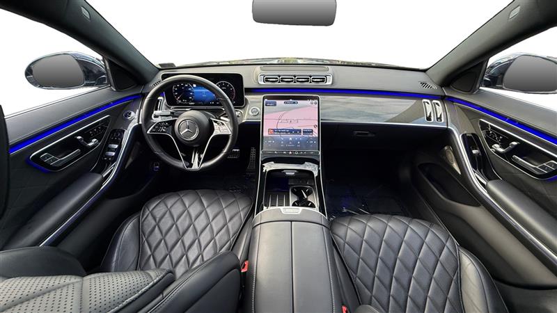 Vehicle photo 12