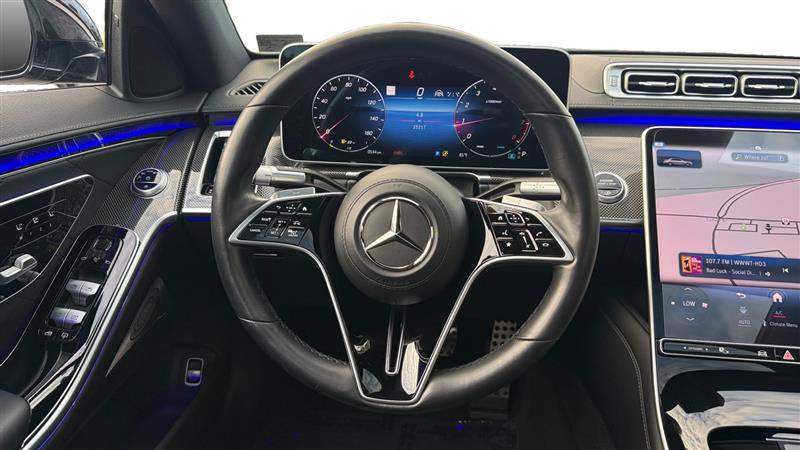 Vehicle photo 13