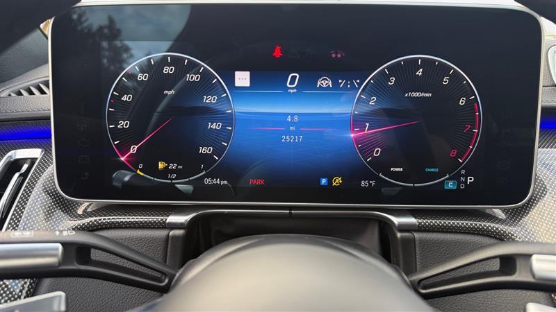 Vehicle photo 14