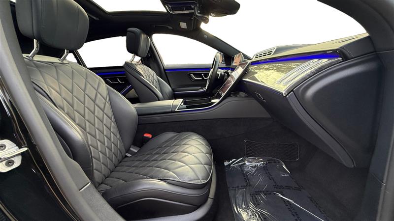 Vehicle photo 17