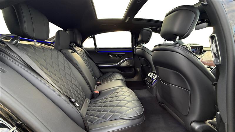 Vehicle photo 18